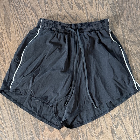 Court Rival Shorts - Picture 3 of 4